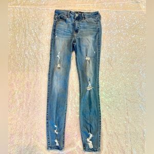 Hollister High Rise Denim Light wash distressed ripped skinny Jeans Size 1